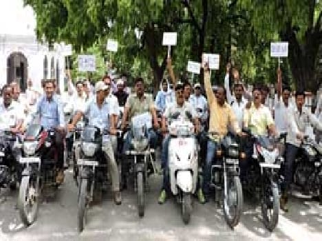 The journalists would be sent to the district governor