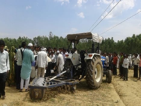There hightension tractor Touch Line, the farmer's death