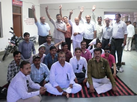 Picketing to protest the attack on journalists