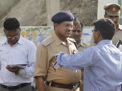 ATM van looted in Lucknow.