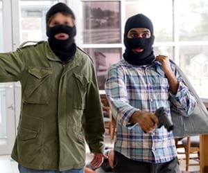 Girlfriends looted car to rotate, five arrested