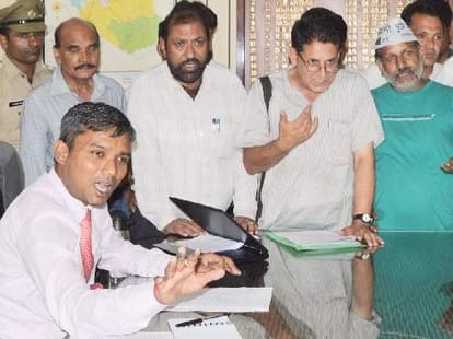 mandi golikand four police officers suspended