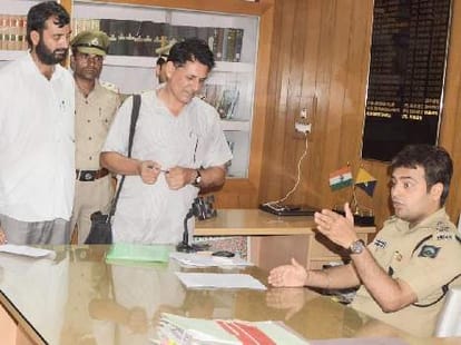 mandi golikand four police officers suspended