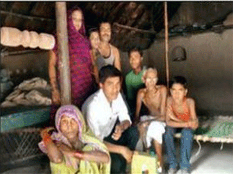 stone pelted at the hose of saroj brothers in pratapgarh