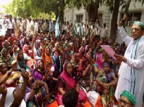BKU farmers demonstrated against problems