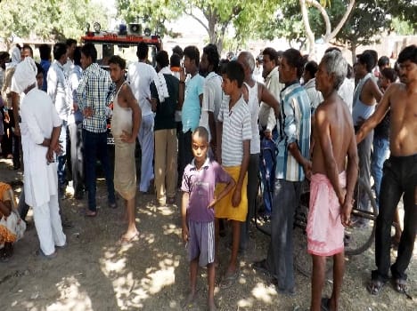 Animals received the bodies of elderly in the market