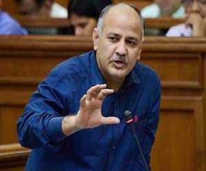 constable suspends for reaching late in manish sisodia program