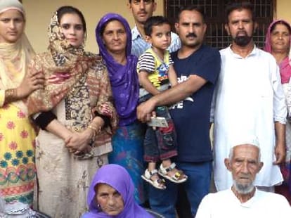 pakistani faimly came india to say thanks.