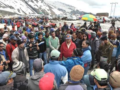 advanture sports banned on rohtang.