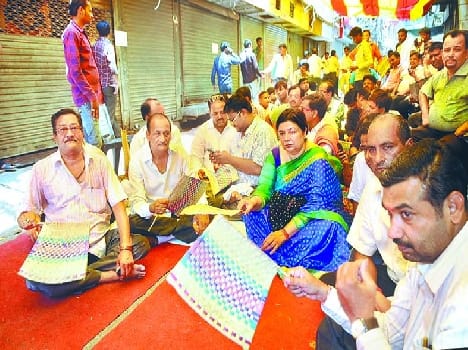 market closed against loot