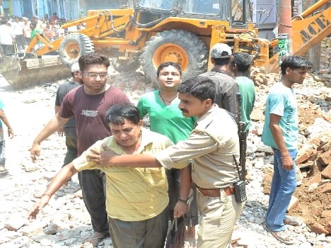 Station Road was again encroached Htwaya