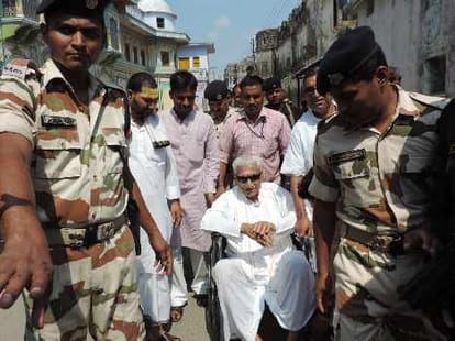 ashok singhal wants to alert narendra modi for ayodhya ram mandir
