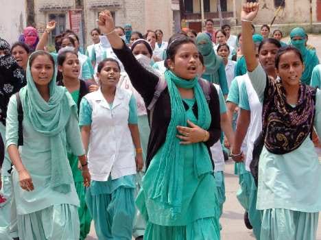 students protest against suspention of students