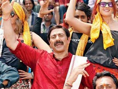 Sunny Deol's 'Mohalla Assi' still in trouble, Delhi HC stays release till Aug 25