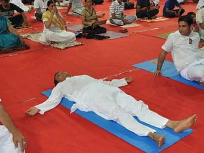 railway minister suresh prabhu fall asleep while doing yoga