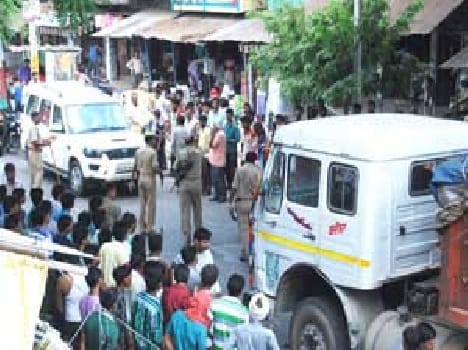 The shopkeeper beaten to seek money, flywheel jam