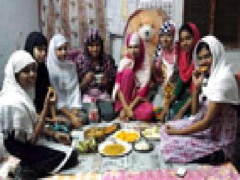 Shri , who share iftar with Rwayten