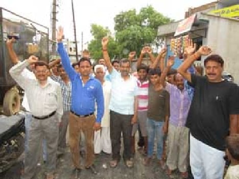 Poor street demonstrations against the people.