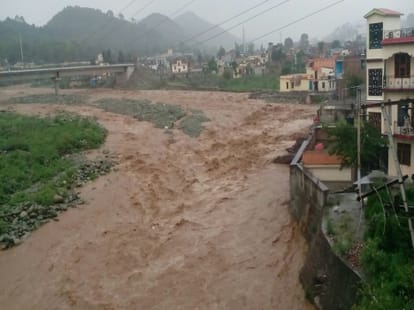 flood in kashmir, all rivers above danger level