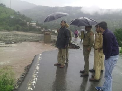 flood in kashmir, all rivers above danger level