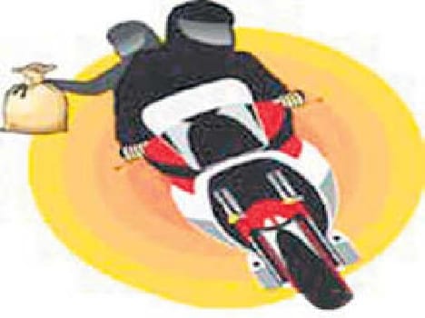 Stabbed in broad daylight, robbed the jewelry-Rs