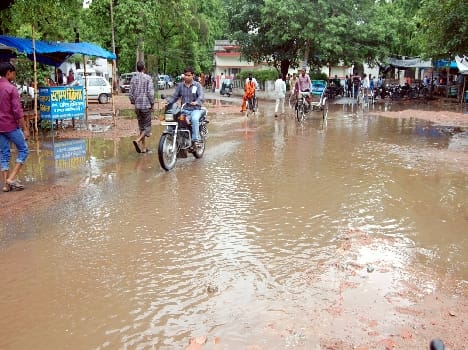36 hours of continuous rain, waterlogging in many places