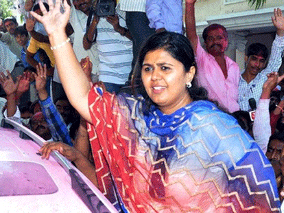 Congress leader gets cash in chikki scam