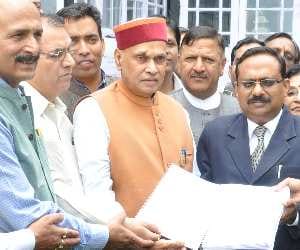 bjp chargesheet, 30 corruption case againest virbhadra govt.
