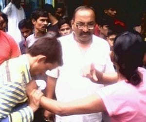 two brave sisters beats eveteaser in UP