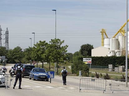 Attack in a factory from France, one dead.