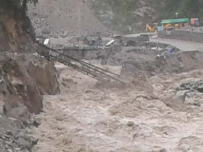 rescue in kearnath by helicopter, army send to hemkund.