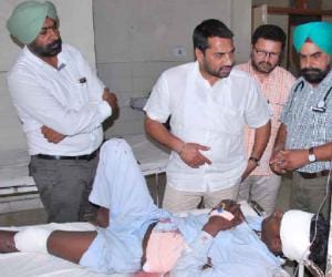 tyre blast of canter full of devotees, 34 injured