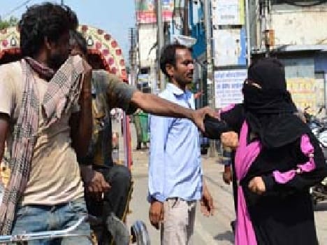 Woman in broad daylight with a vicious chain snatching arrested
