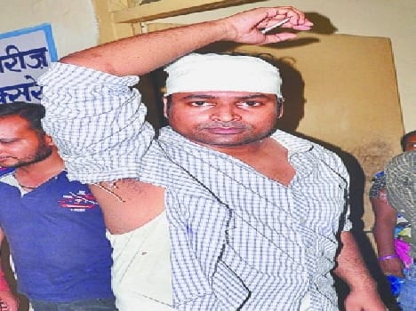 care taker of patient have beaten doctor