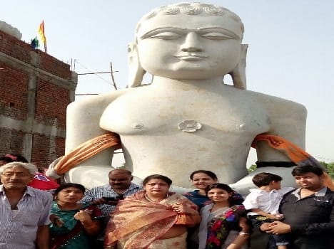 15 feet high statue of Lord Mahavira