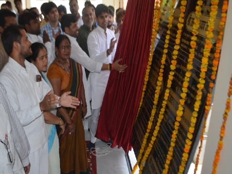 MP submitted to the district plans gift