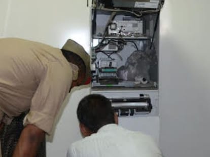 youth died in atm during withdraw money