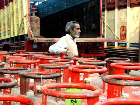 thousands of families voluntarily give up LPG subsidy in himachal.