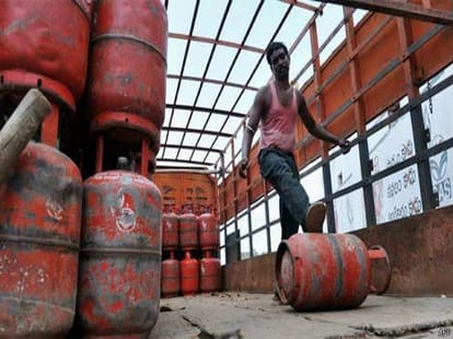 thousands of families voluntarily give up LPG subsidy in himachal.