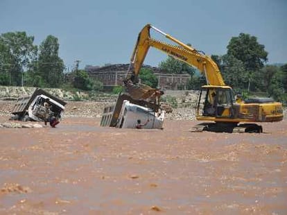 two dies in tawi rivers stone crusher