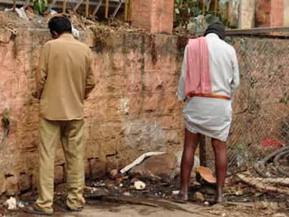 one hundred nine person in prison coz they spitting and doing toilet at railway