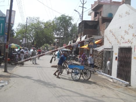 sants have blocked the way in vrindavan