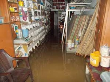 The rain water entering the house jam imposed on