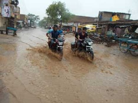 Cloud lashed , farmers face bloom