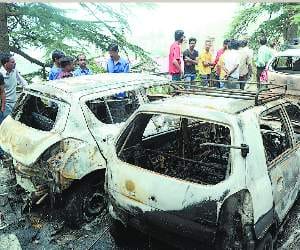 Cars were set ablaze by goons in nabha shimla