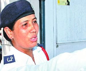 lady constable arrested nude snatcher, will be awarded