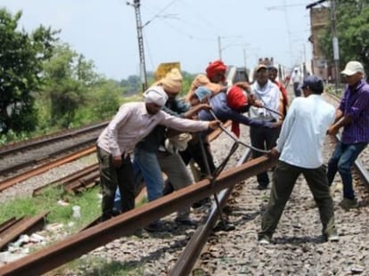 railway lost 1000 cr on fire of itarsi railway station