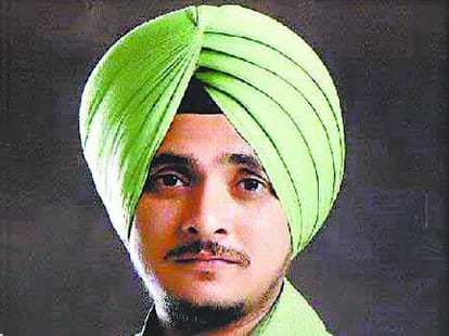 chairman of punjabi theater commit suicide in bathroom