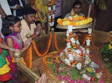 Baba's devotees descended on Ekadashi Rudrabhisek