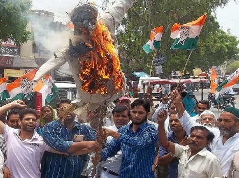 Congress took to the street to protest against the increase in electricity rates